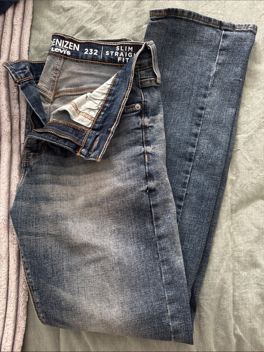 Levi's Denizen Slim Straight Jeans — Washed Blue